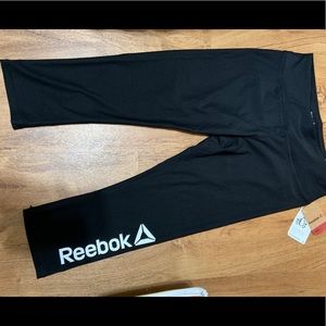 Brand new Black reebok capri Leggings in size: M